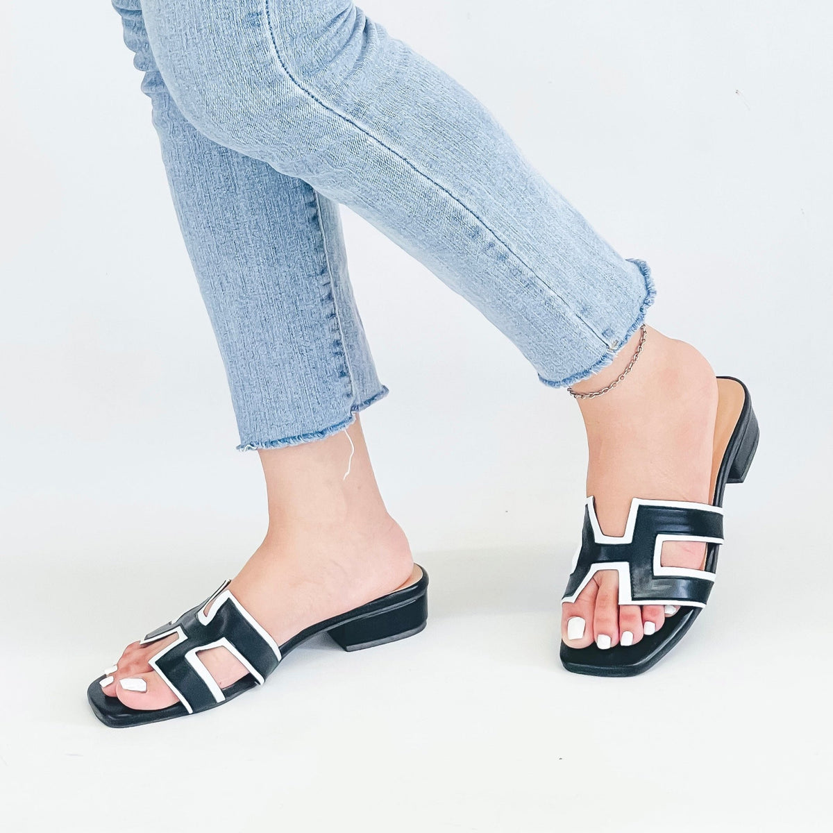 Ermes Black/White