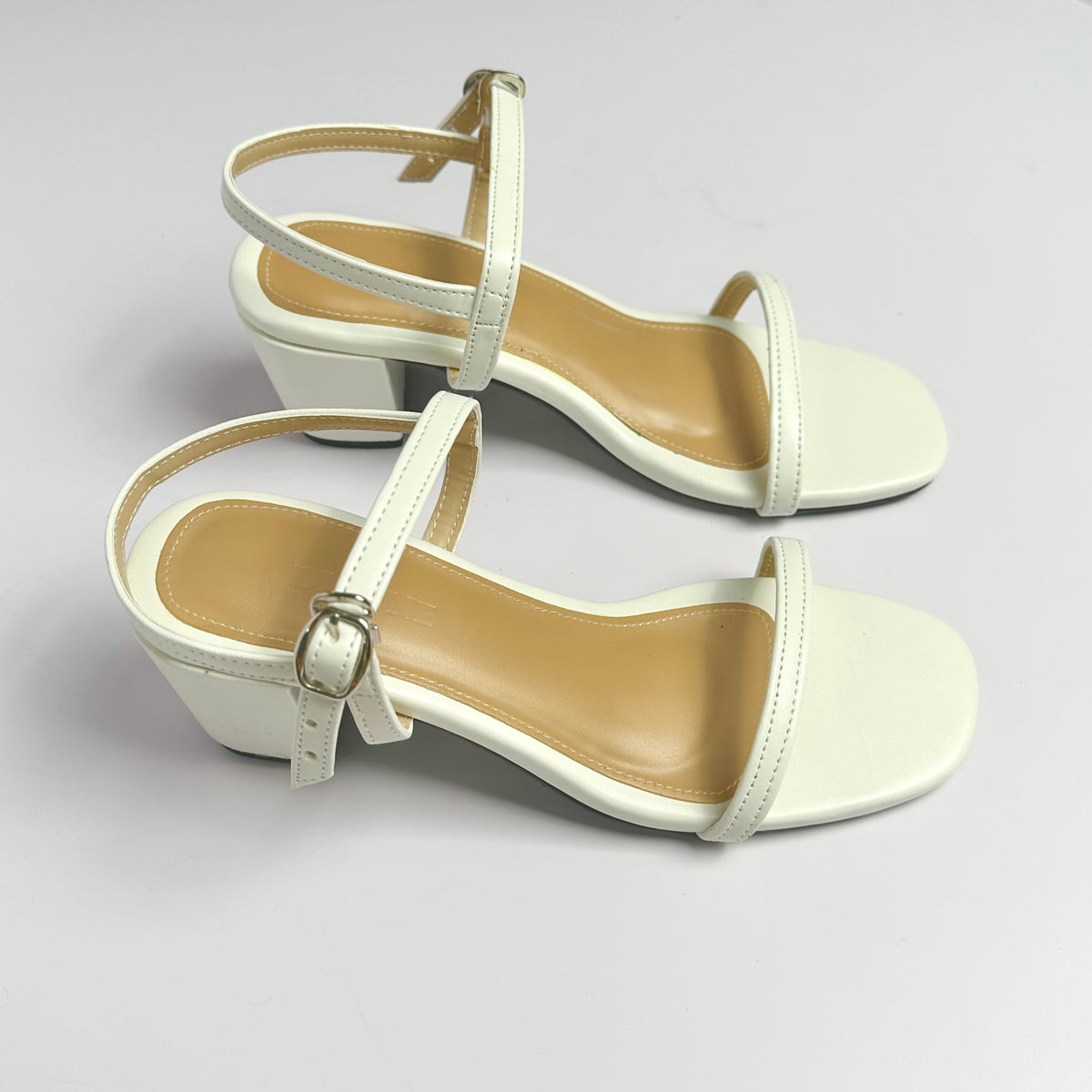 Olivia White size 9,10