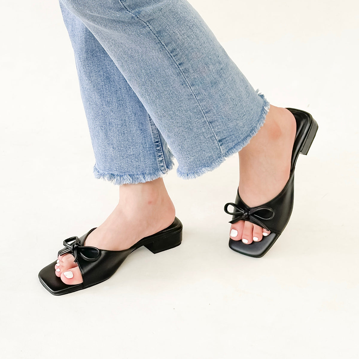 Sylvia Bow Sandals 1 inch