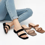 A Sabby Square Suede Sandals