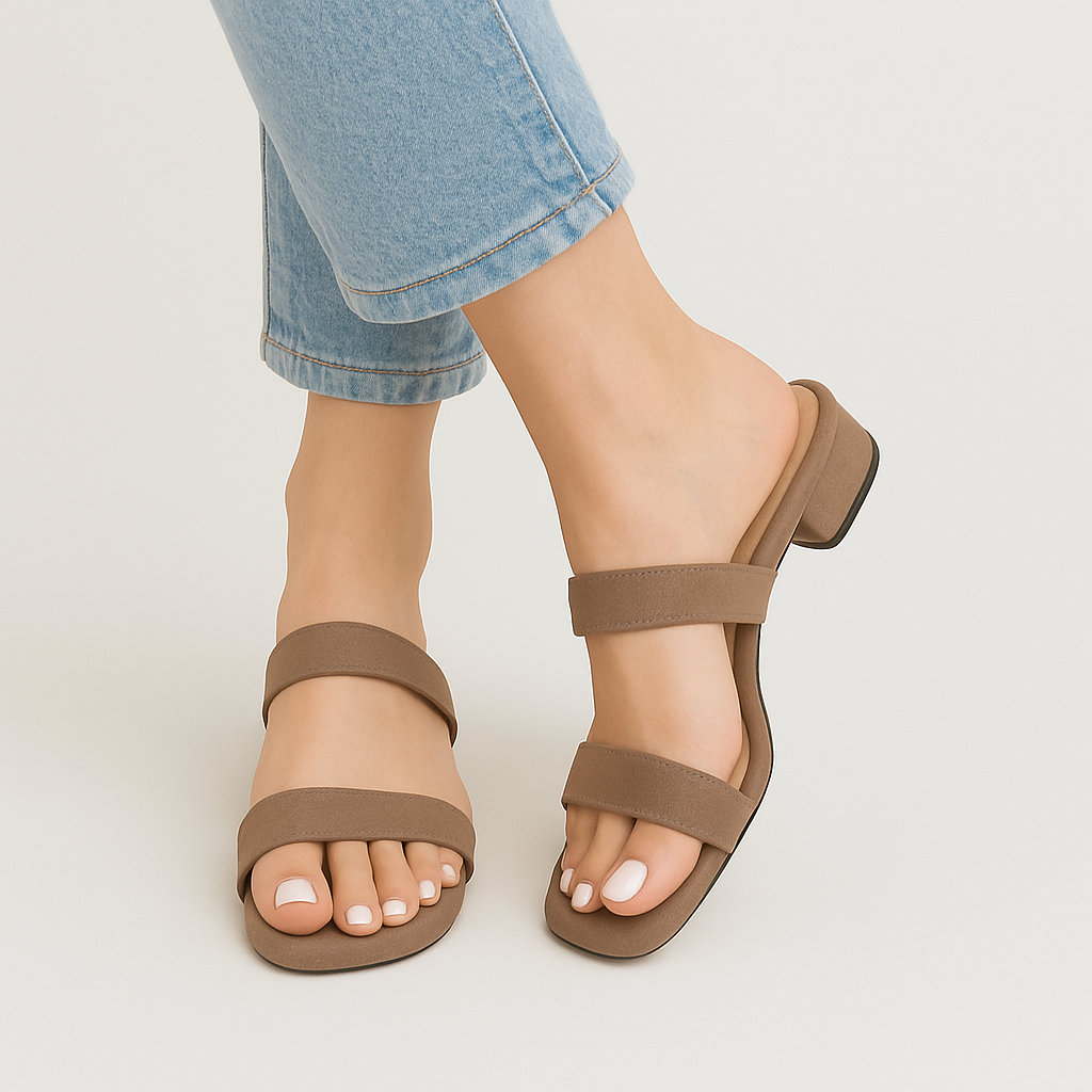 A Sabby Square Suede Sandals