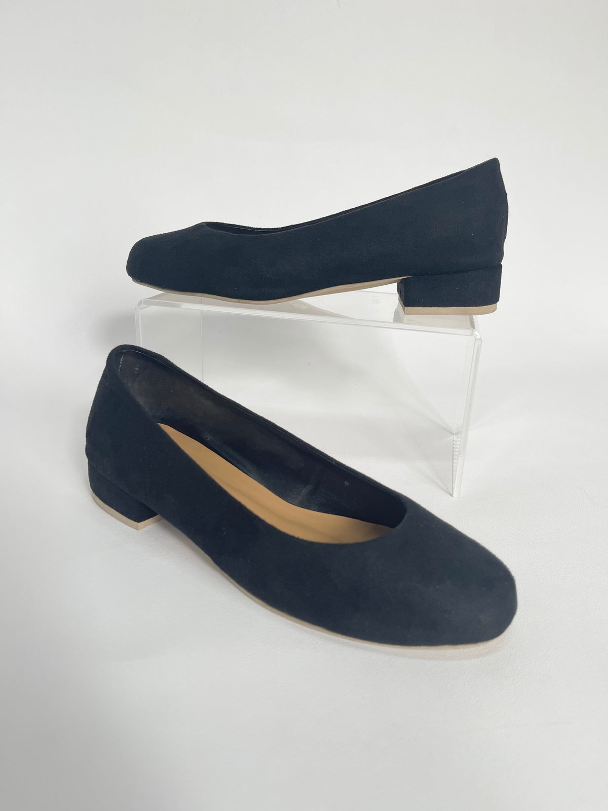 Lily Round Shoes Black Suede