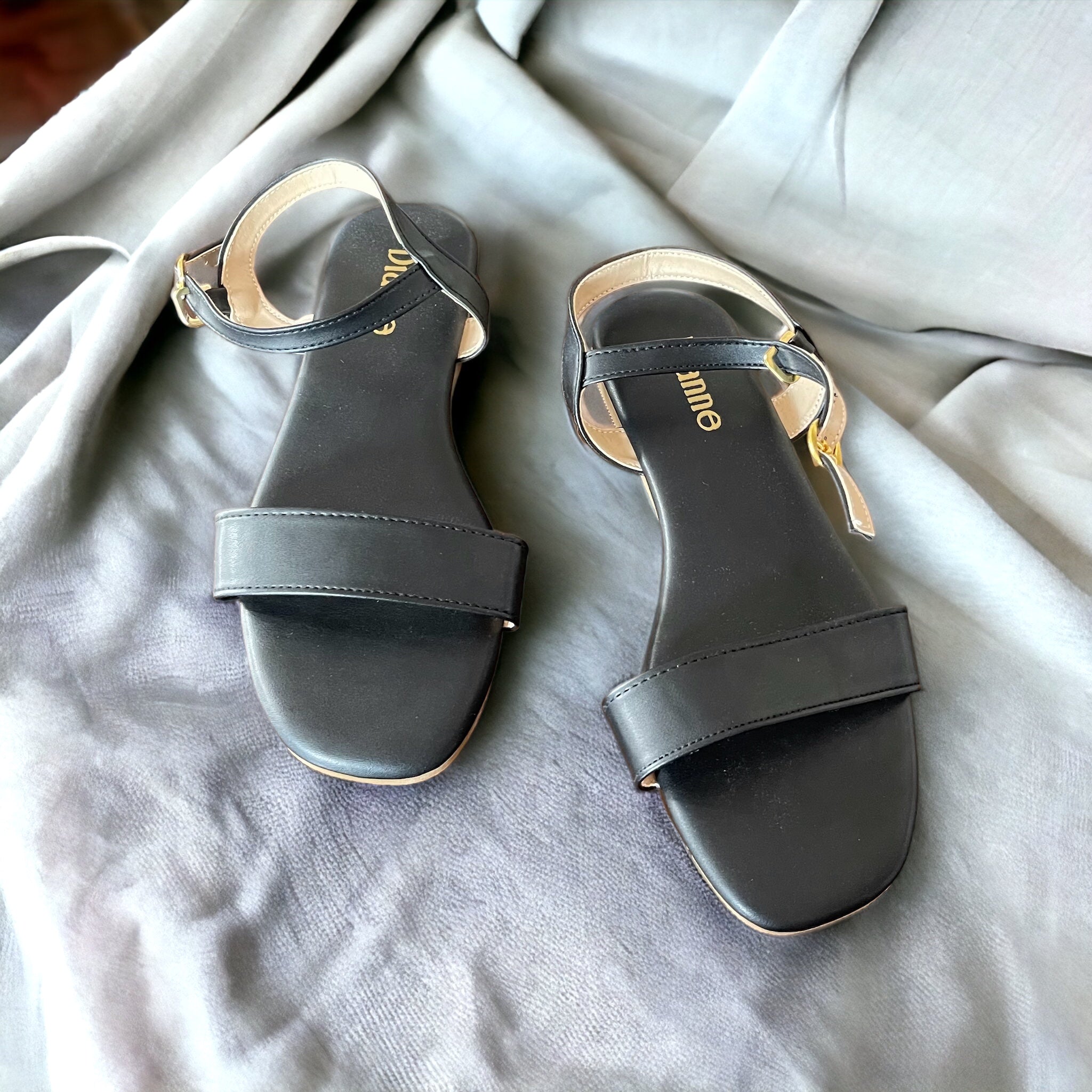 Flats Nikki Black– DIANNE SHOES