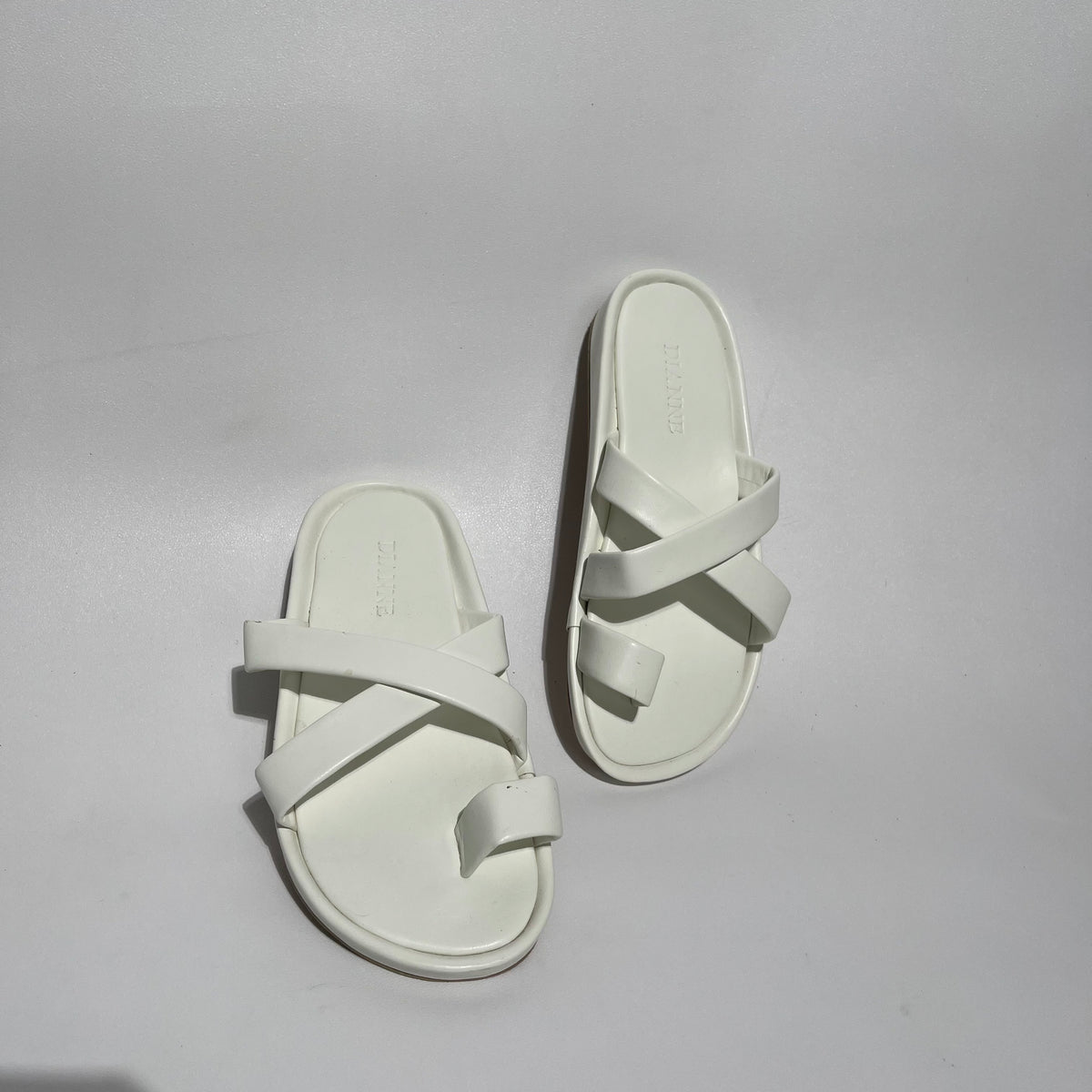 Slides Caroline White size 6,8,9 only