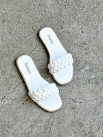 Flats Emma Premium White size 8 only